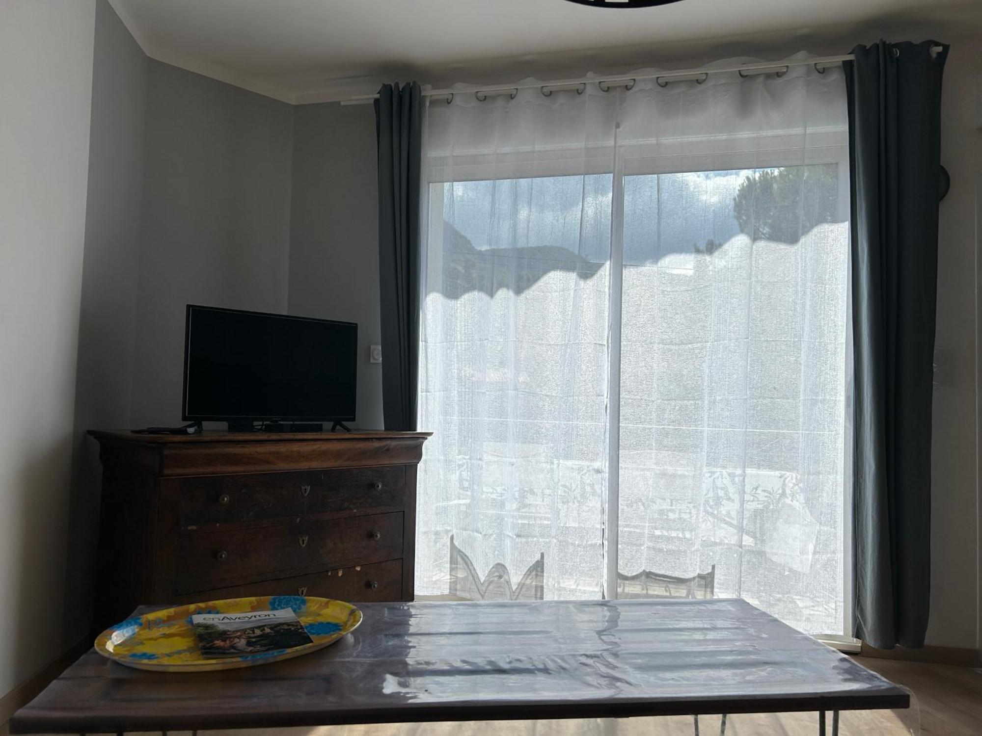 Les Plantades Aveyronnaises Apartment Saint-Georges-de-Luzencon Ngoại thất bức ảnh