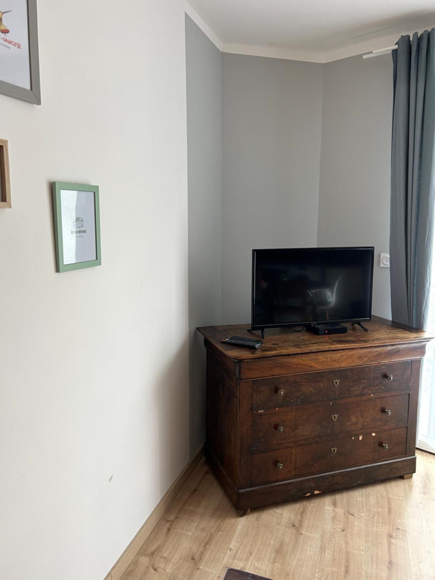 Les Plantades Aveyronnaises Apartment Saint-Georges-de-Luzencon Ngoại thất bức ảnh